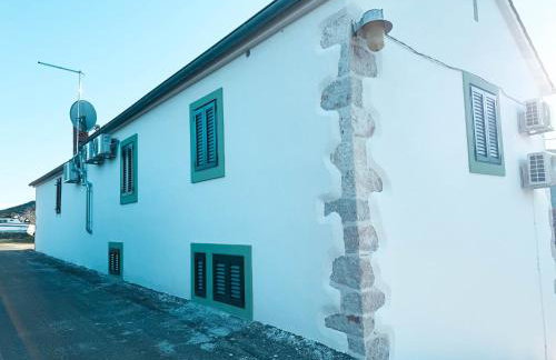 Private House 3 Bed, 3 Bath In Luka Dugi Otok - Photo 3