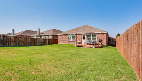 Modern Home with Private Yard and Patio in Little Elm! - Foto 2