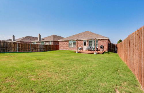 Modern Home with Private Yard and Patio in Little Elm! - Foto 2