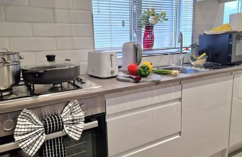 Stunning, clean, free parking home, ideal long stays - Foto 19