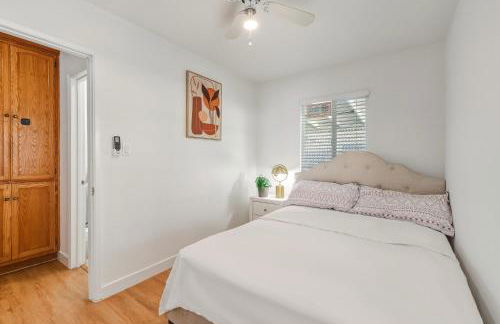 Spacious 4BR House Free Parking w Backyard BBQ - Foto 19