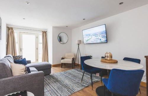 Elegant 1BDR Flat with Private Patio - Foto 1