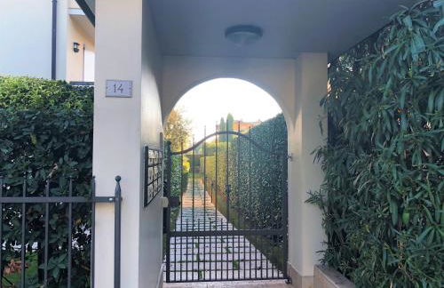 Bea's House, Restyling 2026 Sirmione with Private Garden and shared Pool DesenzanoLoft Official Partner Homes & Villas by Marriott Bonvoy - Foto 5