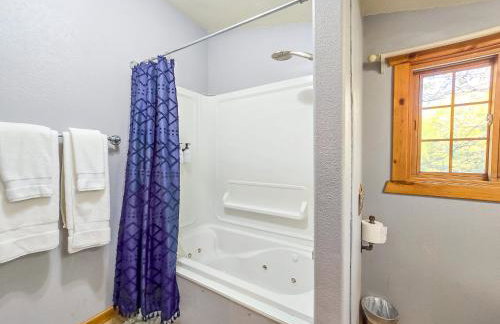 20 min to Yellowstone, Family Cabin, Fire Pit - Photo 23