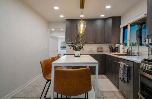 3Bed 2Bath Luxury Lake House on Myers Bay Private Pier Beach Firepit and Deck - Foto 26