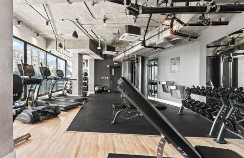 Chic Studio, Walk to Downtown With Skyline Views - Foto 17