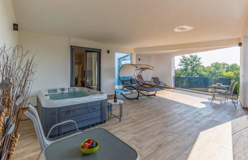 Beautiful Home In Porec With Kitchen - Foto 24