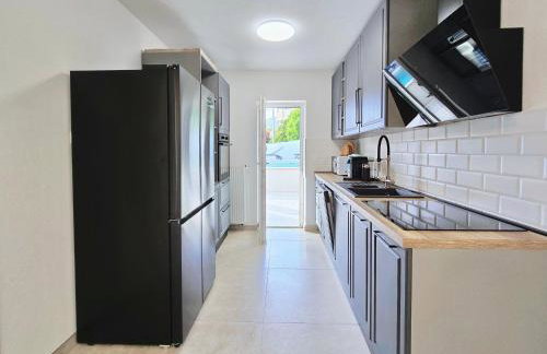 Mare`s Private House 1st floor with Pool - Foto 44