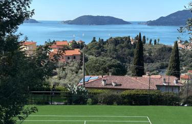 "Torretta House", inside Le Agavi Private Park on Lerici hill, shared Pool and Tennis, AC, parking next door, additional parking in Lerici, Cooking Lesson and Wine Tasting - Photo 2