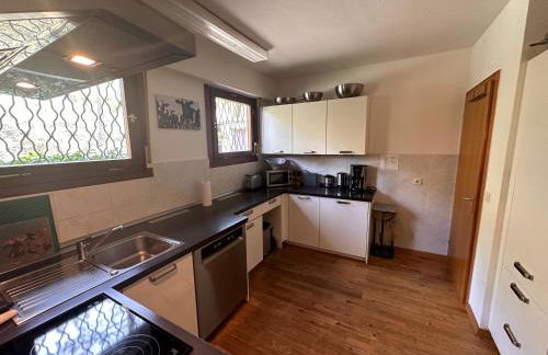 Private Spacious Villa near Winterberg and Willingen 14 Guests HUGE GARDEN Free Parking for Multiple Cars - Foto 13