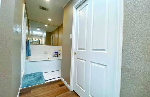 Shaded Oaks Suite Luxury Stay by the Golf Course - Foto 11