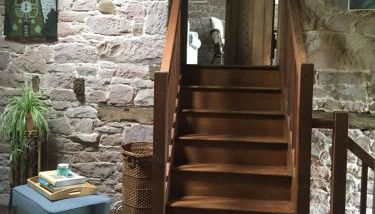 Historic converted byre in courtyard of 16C house - Foto 5