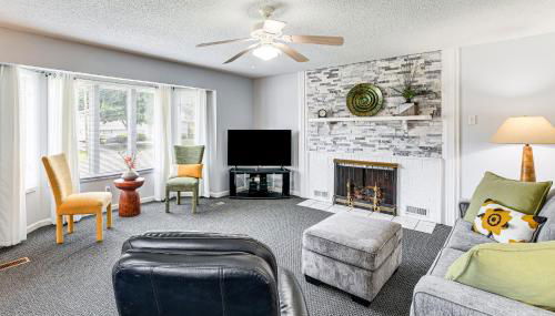 Retreat with Fenced Backyard in Kingsport! - Foto 3