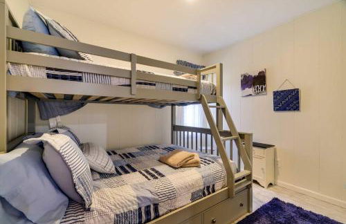 Dock and Fire Pit Lakefront Poconos Retreat! - Foto 22