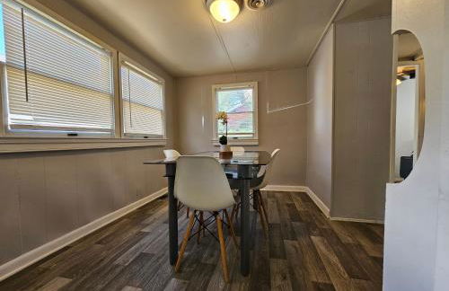 Modern Farm Home WT Large Parking, Front Porch - Foto 16