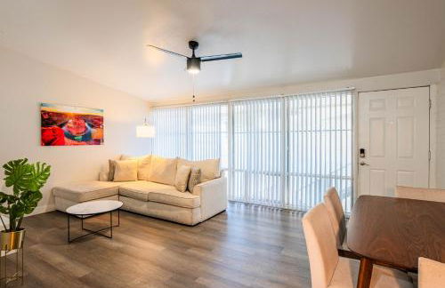 Spacious 2 Bedroom, 2 Bath, Pool, Free Parking, Gym - Foto 26