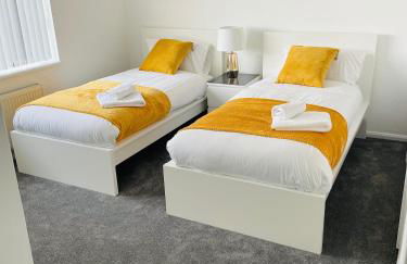 Wolverhampton 3-Bed Home Garden 4 Beds Parking for 2 Vans Ideal for Contractors, NHS & Long Stays Near M6, Walsall & City Centre - Foto 6