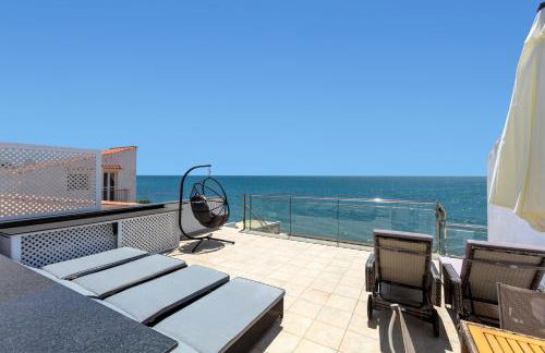 First Row Beach Villa - Photo 69