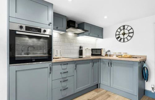 3-BR Luxe Cowes Cottage Harbour Views, Sleeps 6, with Private Garden - LONG TERM STAY WINTER SPECIAL OFFER AVAILABLE! - by Blue Puffin Stays - Foto 30