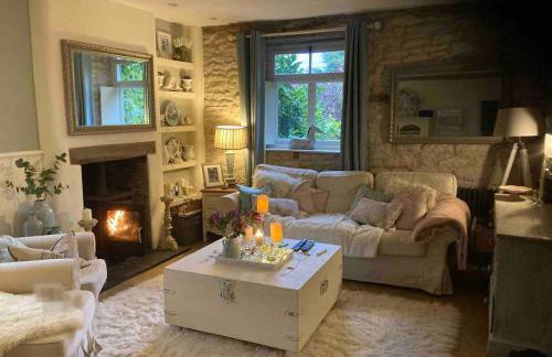 Cottage c1790, Superb central Witney, free parking - Photo 3