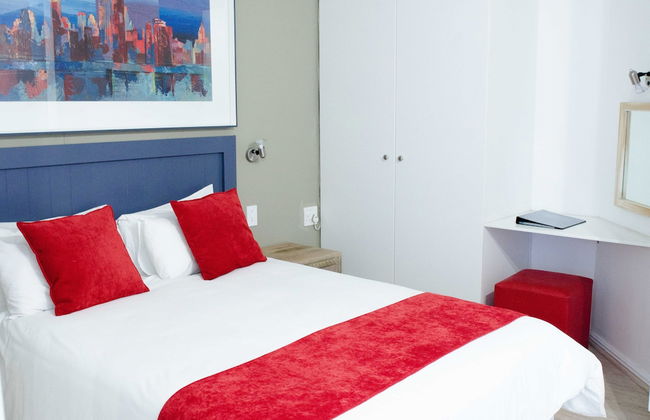 Strand Pavilion - Photo 5