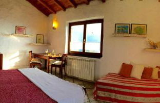 Panoramic Rural House With Garden - Photo 25