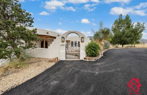 Elena's Sandia Sanctuary - An Irvie Home - Photo 57