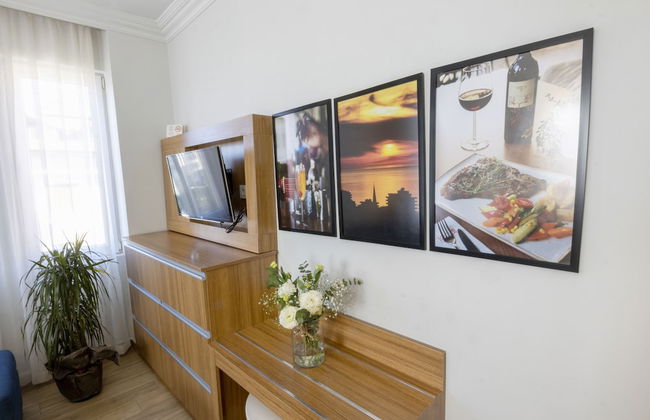 Comfort Suites - Photo 17