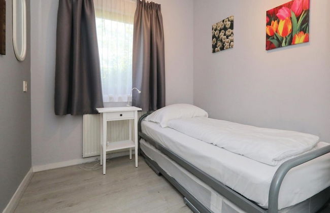 Spacious Holiday Home Near Forest - Photo 3