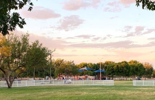 l NEW l Fully Remodeled 3BR 2BTH l 1 Min to Veterans Memorial Park - Foto 32