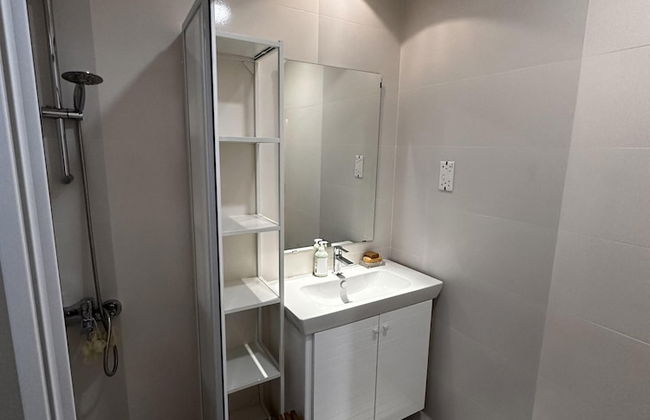 Charming and Cozy Apartment in Dubai Available now - Photo 8