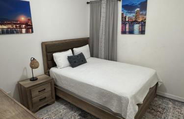 Fully Furnished 3BR and 2BA Gem Near Airport & Mall - Foto 14