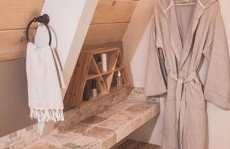 Clarity Cabin A-Frame Sanctuary w Hot Tub Fireplace Grill AC Hammock Chairs Fire Pit Pets OK - Foto 22