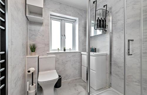 Contractors Heaven-POOL TABLE-THREE BEDROOM HOUSE WITH SEPARATE ONE BEDROOM SELF CONTAINED-Close to AIRPORT - Foto 35