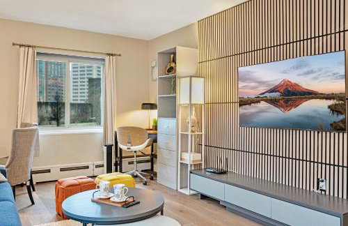 Downtown Seattle Corner Unit with Skyline Views - Photo 14