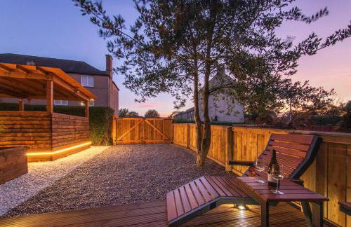 Private Hot Tub - Garden Terrace - Free Parking - Zen & Bubbles - Foto 4