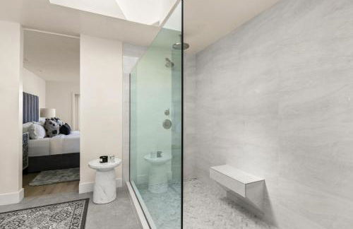 Pacific Perfection - Ocean Views Jacuzzi Walk to Beach and Dining - Photo 36