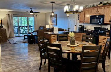 Lakefront Condo A-1 with Large Balcony - Foto 1