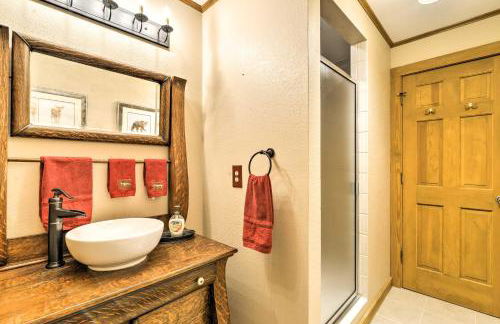 Black Mountain Cabin with Screened Porch and Views! - Foto 14