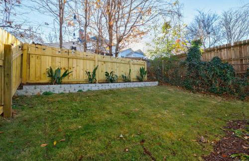 5min-Grant park with Fenced Yard, Parking and Pet Friendly - Photo 14