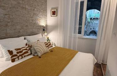 Diokletian's Golden Nest - Photo 1