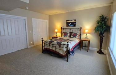 Spacious Eden Getaway w Hot Tub - Foto 32