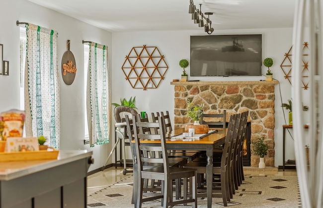 Mountain Mindset by Avantstay Pool Hot Tub Game Room Firepit - Photo 4