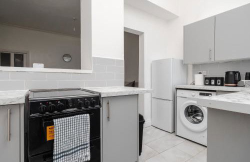 Modern 3-Bedroom Home in-Steps from Crown Point - Foto 44