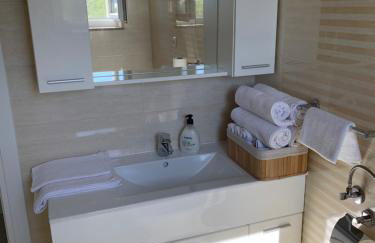 Beachfront Apartment Live - Photo 43