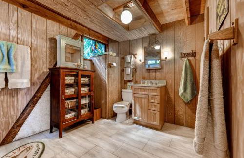 Dock and Resort Perks Quiet Lakefront Cottage - Foto 18