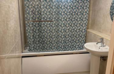 Modern, Sleeps 6, First floor, Parking, Beautiful rural market town, Llani - Foto 20