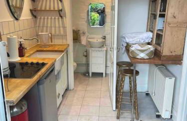 The Big Cosy Boudoir Bed + Hot tub - Photo 9