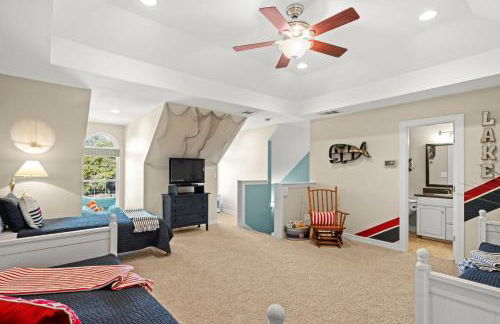 New Listing - Promo Price Waterfront Huge Yard - Foto 33