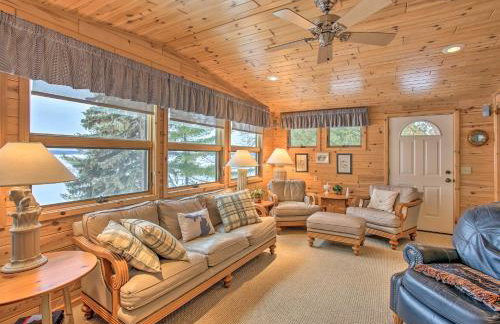 Waterfront Cottage, 9 Mi to Aloha State Park! - Foto 1